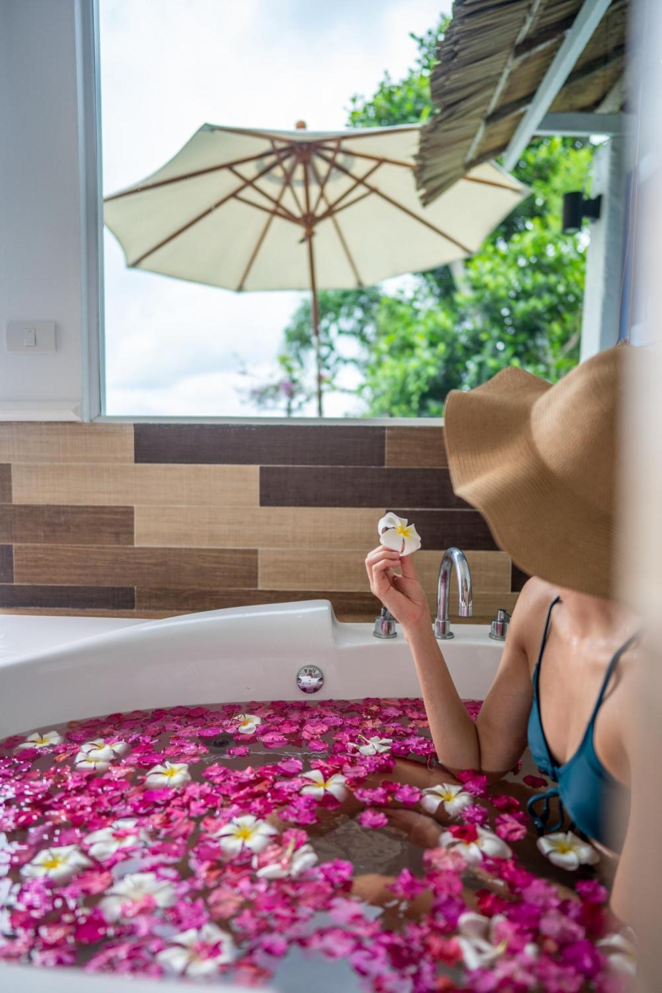 Soul Villas - Beachfront Private Pool Villas, Phuket Nature Retreat Panwa Beach Exterior foto